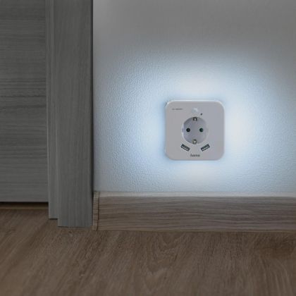 Hama LED Night Light with Socket, 2 USB Outputs, Motion and Light Sensor